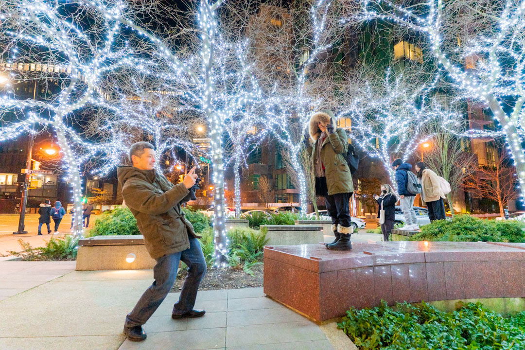 Commercial lighting installation: commercial christmas downtown vancouver 9